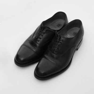 Sophisticated black leather shoes perfect for formal events and professional attire.