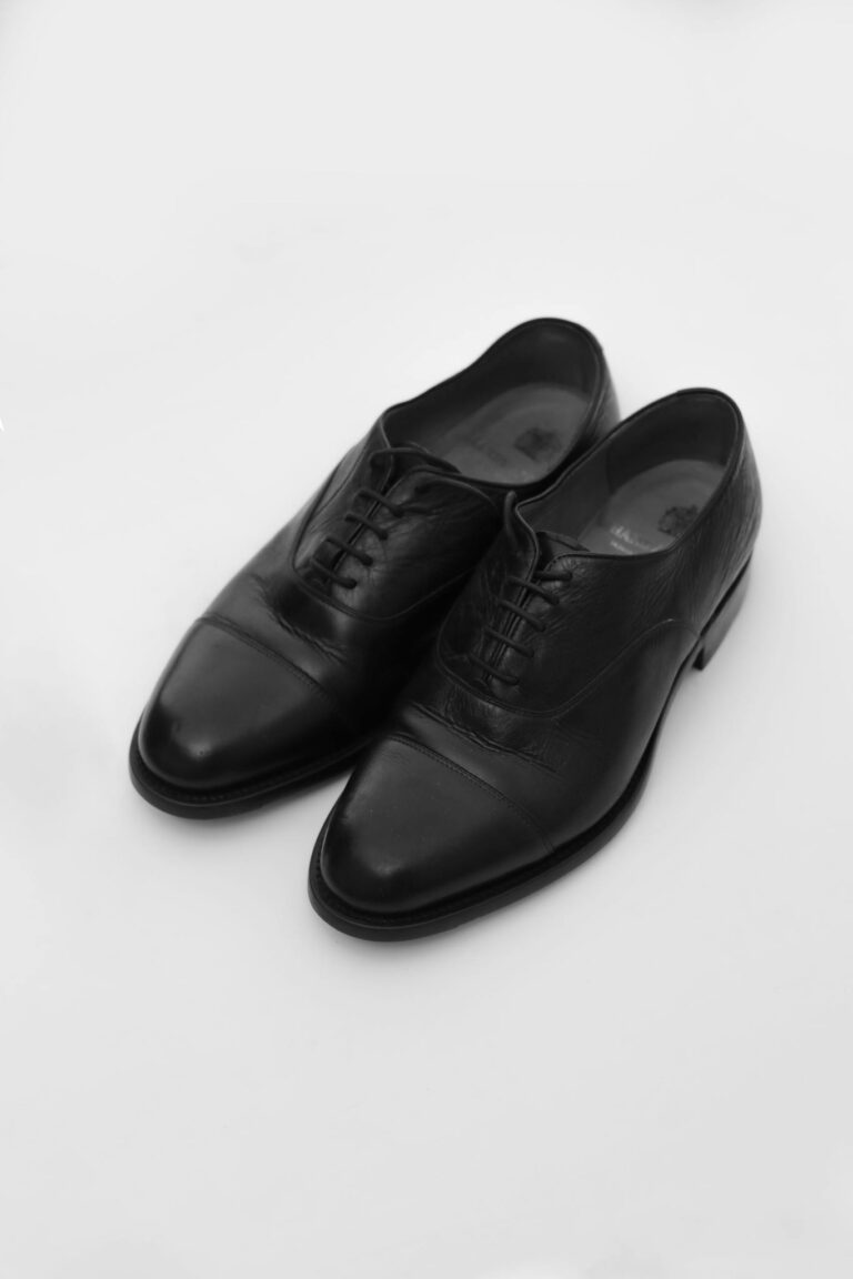 Sophisticated black leather shoes perfect for formal events and professional attire.